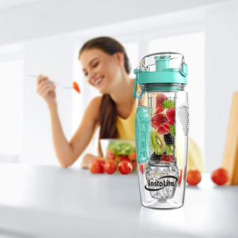 7. Para la chica a la que le encanta hidratarse: la botella de agua con infusor de frutas Instalite-0