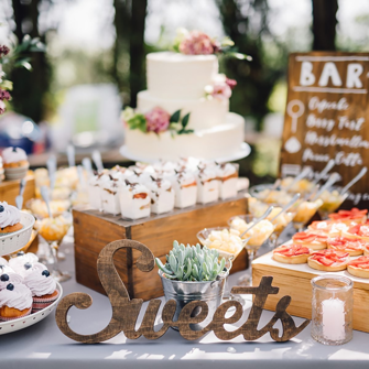 10. Buffet de desserts de mariage bio-0