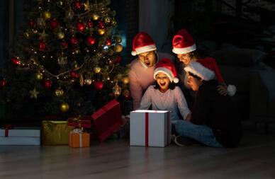 15 ģimenes dāvanu idejas neaizmirstamiem Ziemassvētkiem