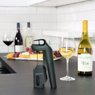 12. Un abbinamento perfetto per le mamme che apprezzano un buon bicchiere di vino - Coravin Timeless Three+ Wine Preservation System-0