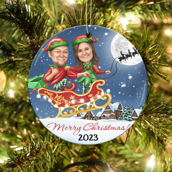 Adorno navideño de pareja en caricatura de trineo de Papá Noel