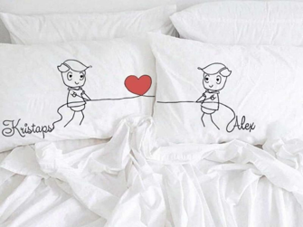 10. Almohada personalizada con nombre de pareja-0