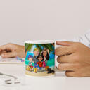 Tasse caricature de famille avec enfants